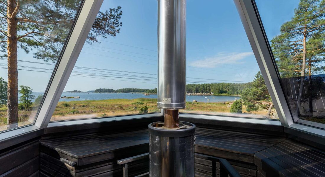 Santa Glass Sauna kuva sisältä ulos, merimaisema - Santalahti Resort - Kotka Finland