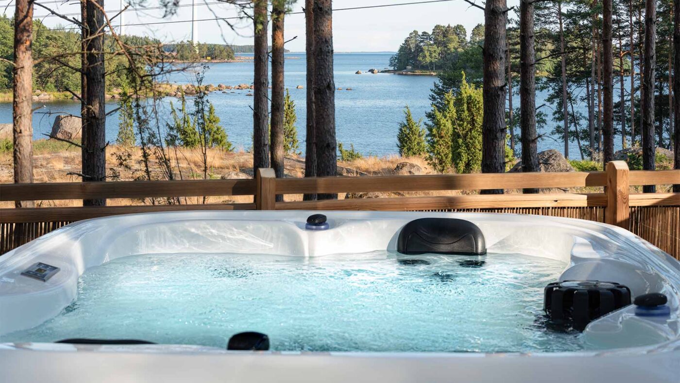 Santalahti Resort Kotka I Santa Glass Villa terassin poreallas merinäkymillä - Santalahti Resort - Kotka Finland