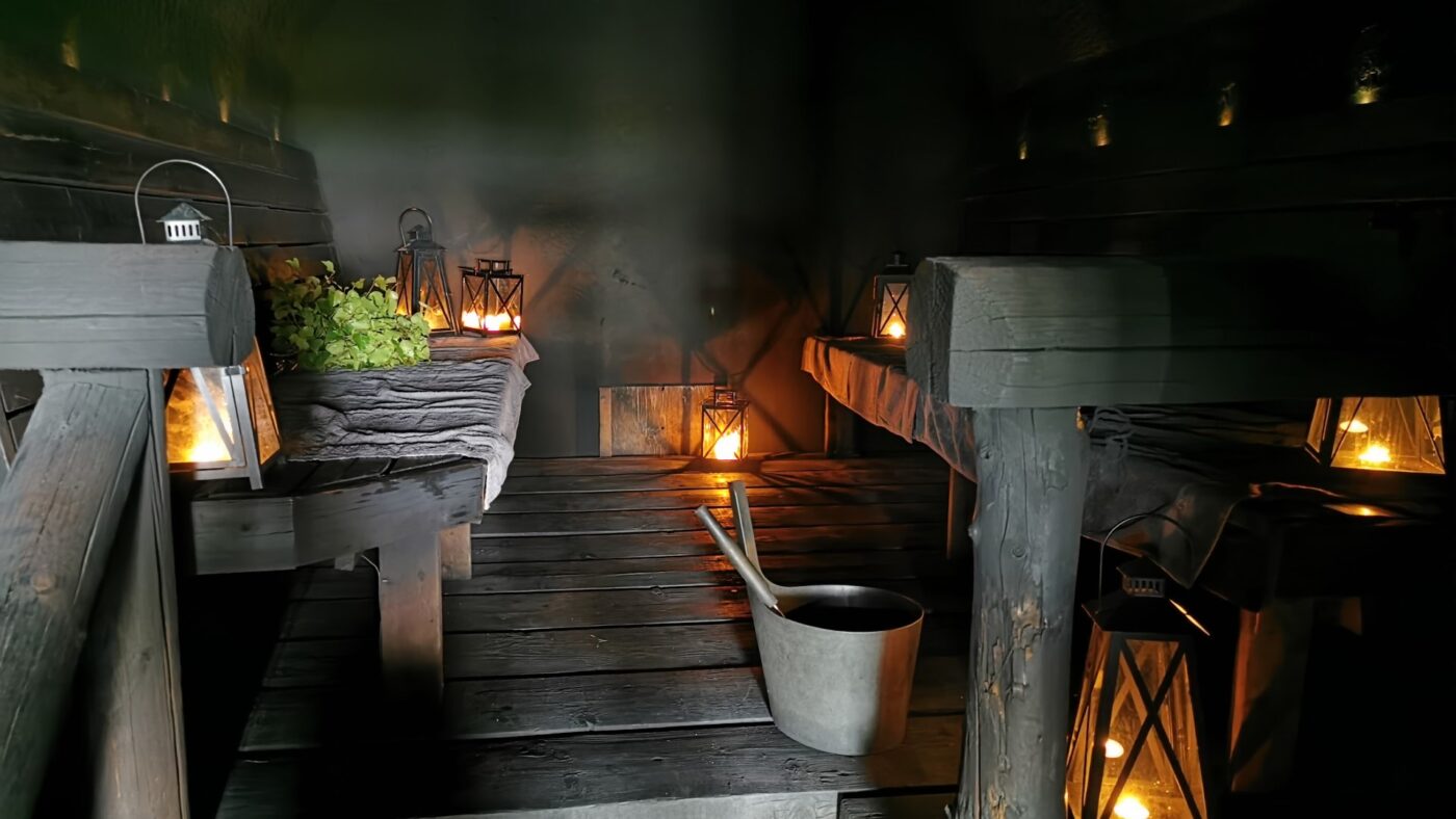 Luolasavusaunan löylyhuone kynttilöiden valossa - Santalahti Resort - Kotka Finland